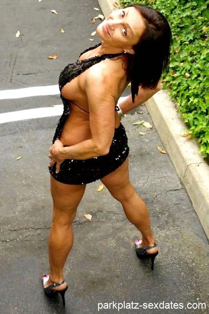 MILF sucht an der A17 nach Parkplatzsex mit notgeilen Kerlen MILF sucht an der A17 Parkplatzsex